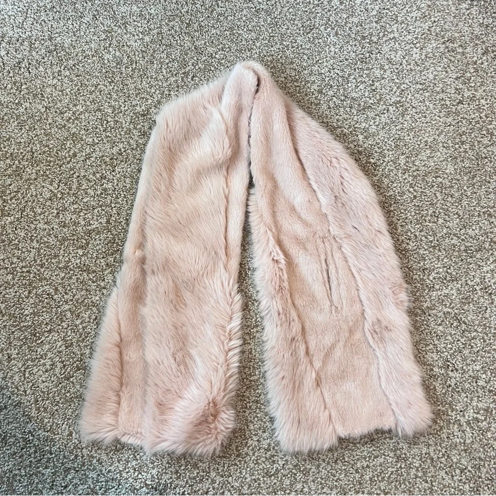 Banana Republic Soft Pink Faux Fur Scarf Satin Lined Pull Through One Size